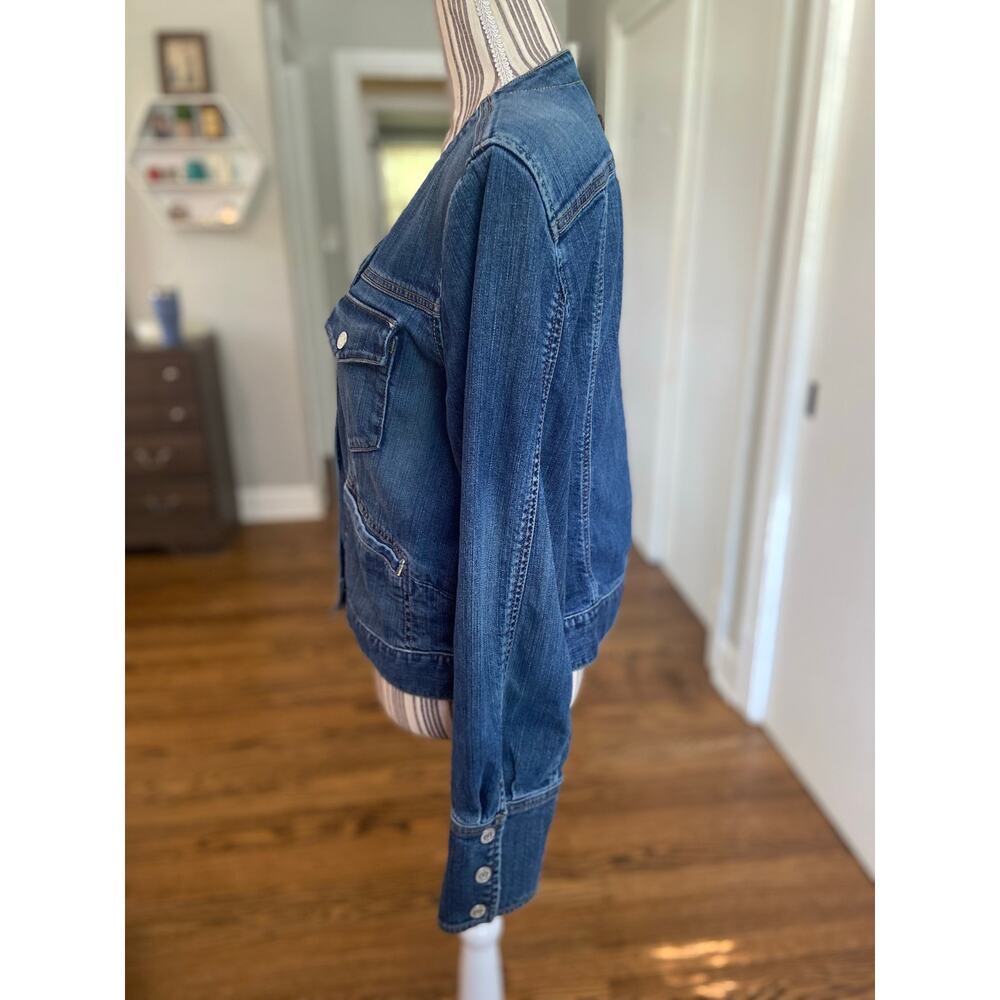 GAP blue denim jacket with 3 snap cuffs, 4 pockets and collarless styling - Picture 5 of 9